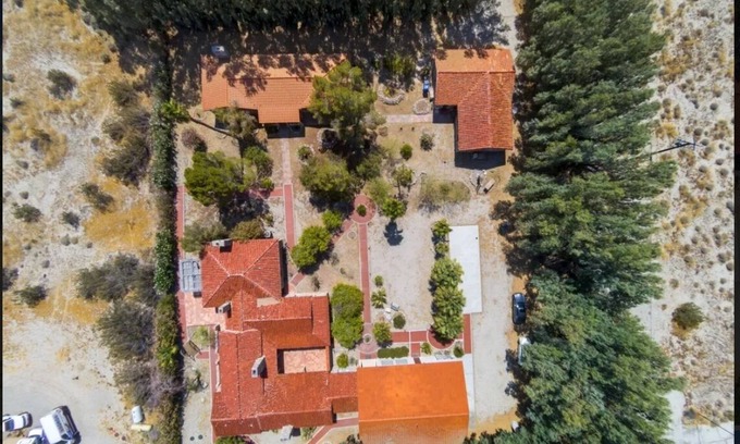 B-Bar-H Ranch House | Historic Mary Pickford Estate A1 - 30 minutes from Empire Polo Grounds