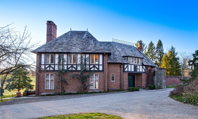 Butler Apartment | Historic Maryland Gatehouse: Pool Access & Balcony