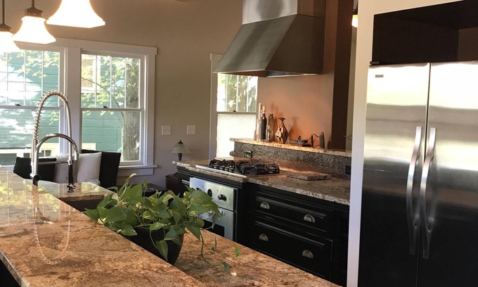 Historic Montford House | Historic Montford Urban Retreat Nestled in the Trees-Only 5 blocks to downtown!