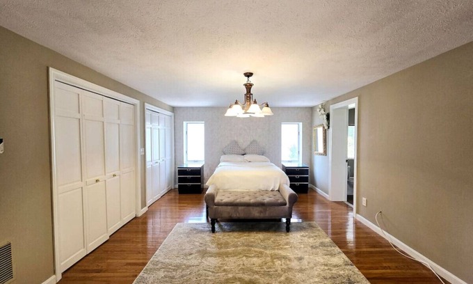 Suffield House | Historic Nature Haven