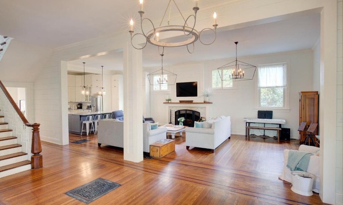 Crescent Hill House | Historic Peterson Mansion - Savor Life and Rest with Friends!