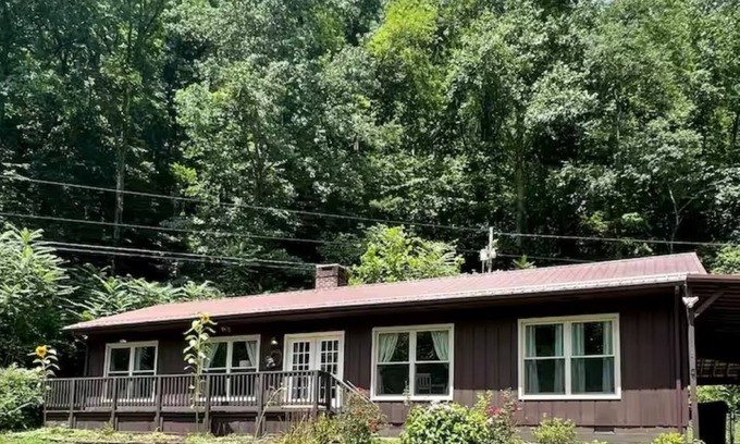 Wendover House | Historic Property in Hyden KY