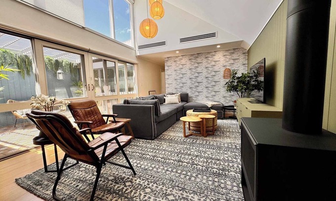 Port Adelaide House | Historic Pt Adelaide Home: Beach, City at Doorstep