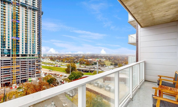 Rainey Street Historic District Condo | Historic Rainey St. condo with skyline views - rooftop pool & gym