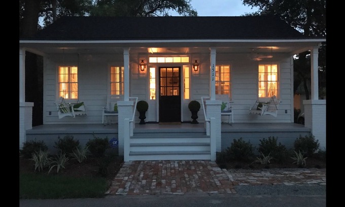 Historic District Cottage | Historic Renovation Award Winner! 5 Stars!