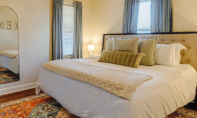 East Memphis House | Historic Revival King Bed Liberty Bowl Memphis 893