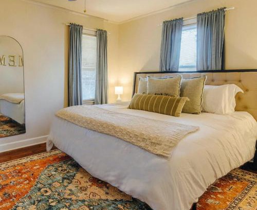 East Memphis House | Historic Revival King Bed Liberty Bowl Memphis 893