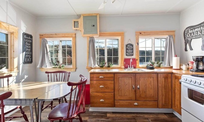 Rockaway Beach House | Historic Rockaway Beach Cottage 8