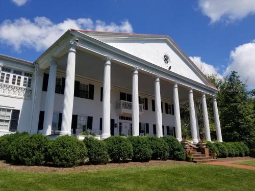 Berryville Hotel | Historic Rosemont Manor