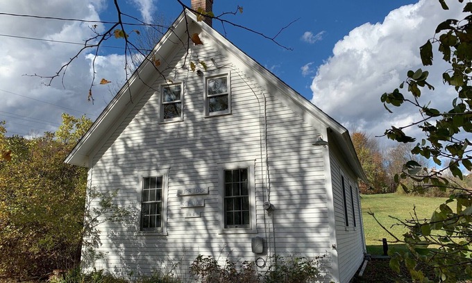 Braintree House | Historic Schoolhouse in Rural Vermont Beauty Spot