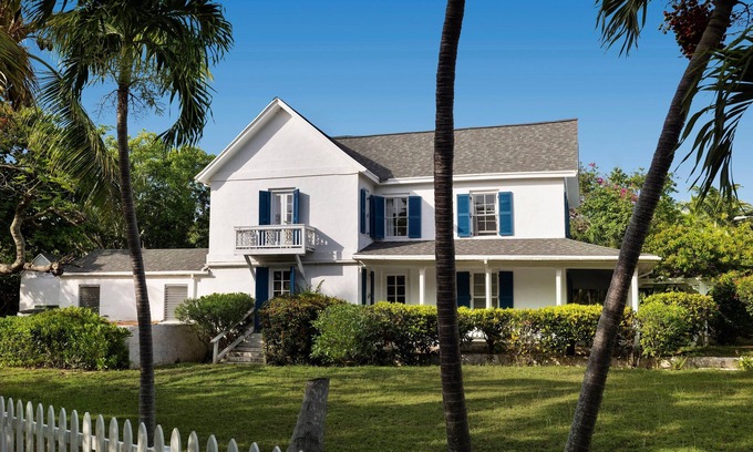 Governor's Harbour House | Historic Sea Captain's House, Walk to Town, Beach