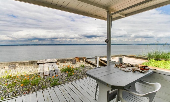 Rollingbay House | Historic Shore Cottage