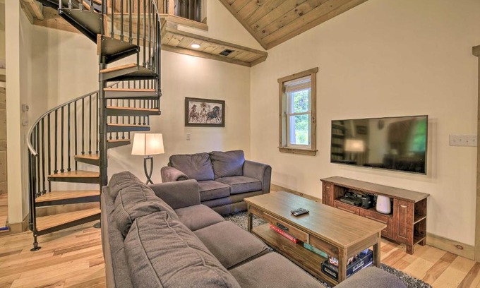 Damascus House | “Historic Stone Cottage” in Damascus with Fire Pit!