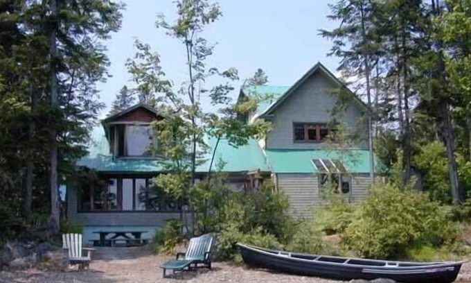 Beaulac-Garthby Cottage | Historic Timber Frame Chalet, Spa with Cinema at Camp Comfort