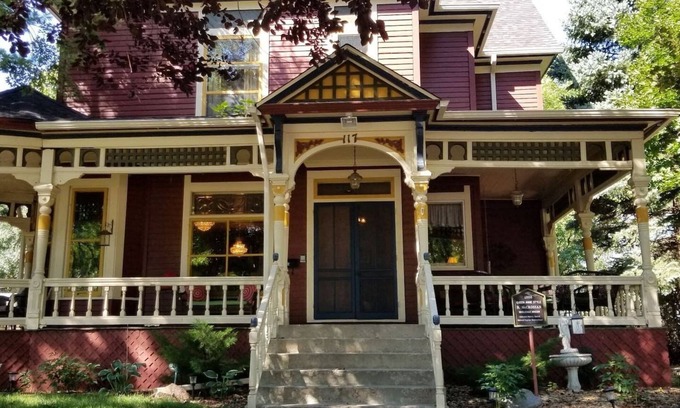 Downtown Bed & Breakfast | Historic Victorian Inn South Loft