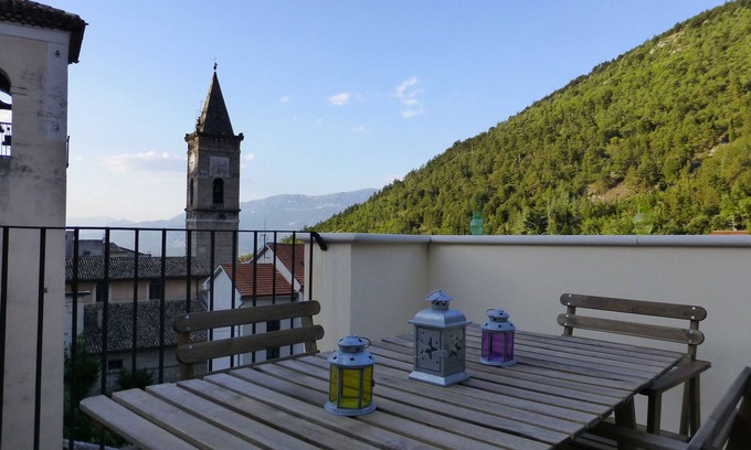 Introdacqua House | Historic Village House, Roof Terrace - Sleeps 5