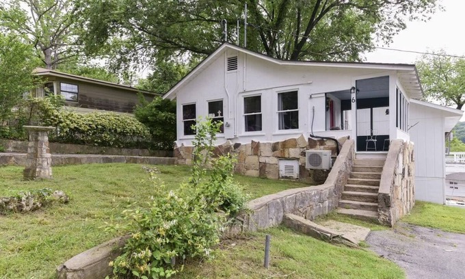 Rockaway Beach House | Historic Water Edge #6 - Lakeview