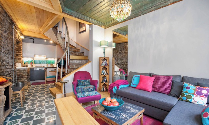 Balat House | Historical 3 storey house in Old Istanbul, recently restored, comfortable stay!