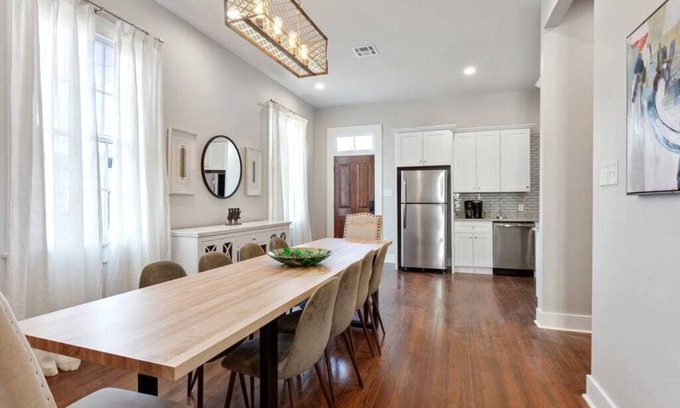 Faubourg Delassize House | Historical Charm with Modern Touch 5 Bedrooms 4 Bathrooms, Centrally Located