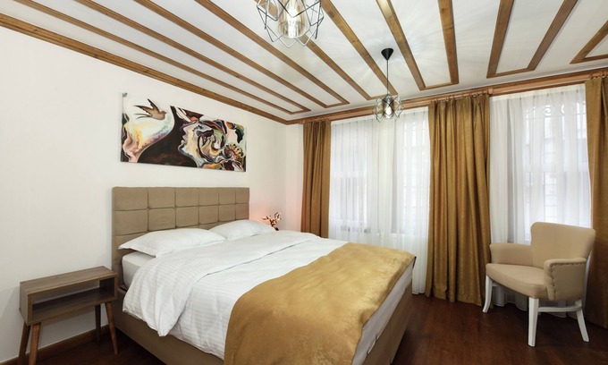 Pera Apartment | Historical Cozy Dublex Wood Apt at Galata