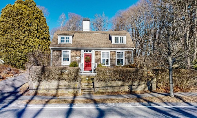 Sandwich House | Historical home built in 1680 with modern convenience & original charm