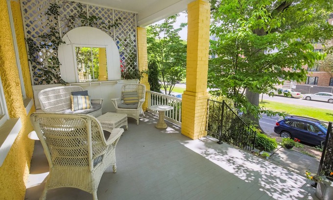 Cleveland Park House | Historical home next to Zoo, National Park, metro and shops.