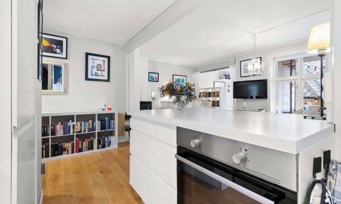 Sandviken Apartment | Historical Sandviken Smart TV - Washer Dryer