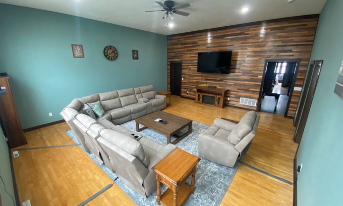 Eau Galle House | Historically Renovated, Spacious, 5-bdrm, 4-bath, 10-Bed, Game Room, Jetted Tub