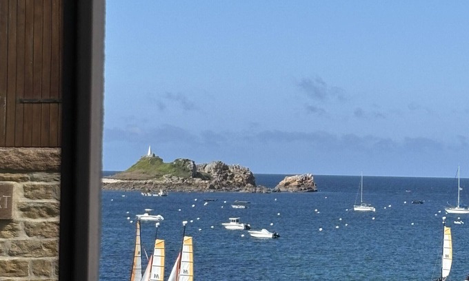 Penvenan House | hjem · Port Blanc A breathtaking setting facing th