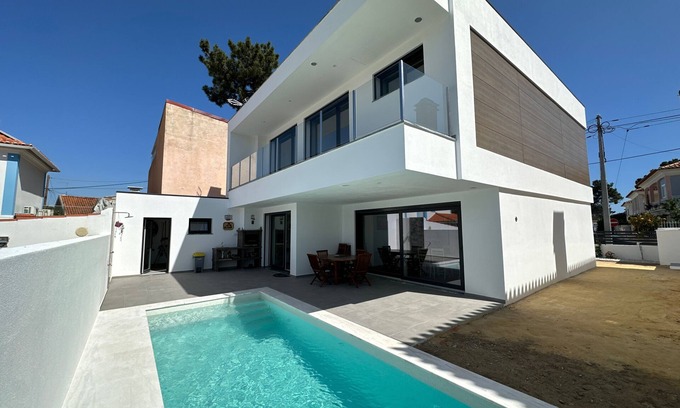 Charneca de Caparica e Sobreda House | House by the sea near Lisbon