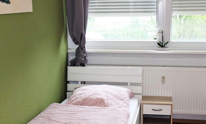 Bensberg Apartment | HÖ01 large apartment with dryer and washing machine