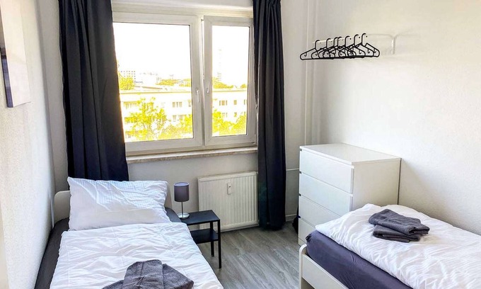 Stadtbezirk West Apartment | HÖ01 large apartment with dryer and washing machine