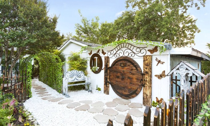 Fairview House | Hobbit House - Couples Hideaway