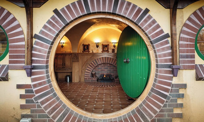 Zarnesti Cottage | Hobbit House in marvelous Râșnov with Lake view