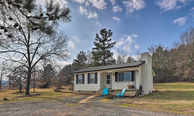 Hodgen Cottage | Hodgen Cottage on 650 Acres, Cozy & Scenic
