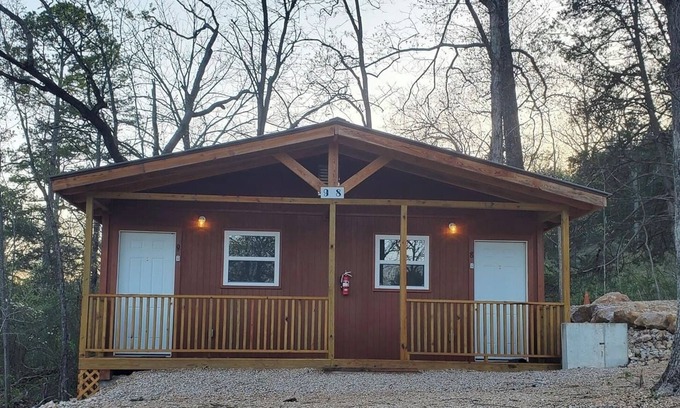 Eminence Cottage | Hogan's Hideout Cottage #8