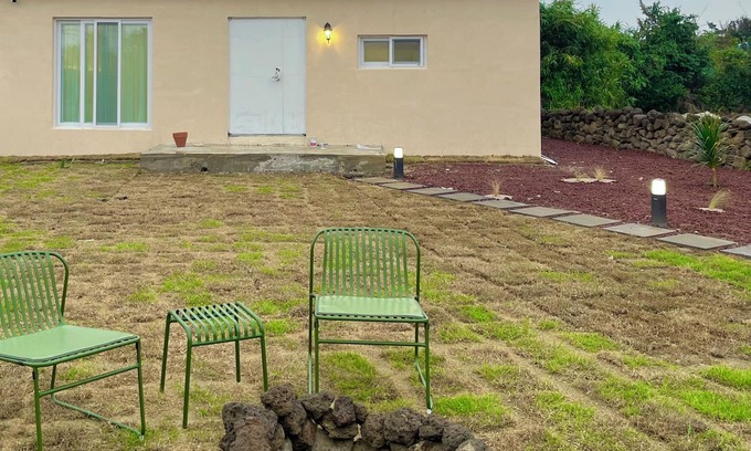 Hallim House | <hokomman> Can use outdoor bathtub in private B&B