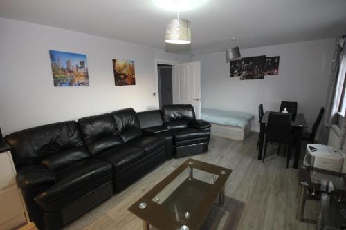 Yiewsley Apartment | Holden Court Apartments -Apt 4