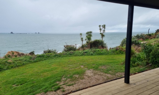 Cape Foulwind Apartment | Hole in the rock studionWelcome to the hole in the rock Studio,