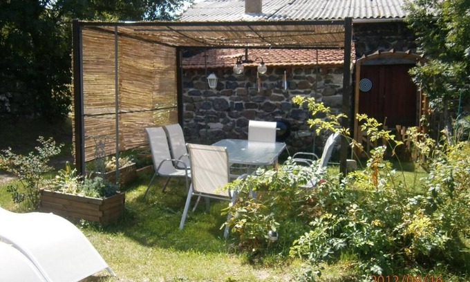 Le Monastier-sur-Gazeille House | Holiday Home 'Estaou Treillo 1 Gte Rural' with Shared Garden, Wi-Fi and Air Conditioning