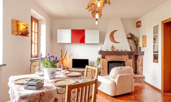 Asciano Pisano House | Holiday Home 'Casa Zito' with Mountain View, Private Terrace and Wi-Fi