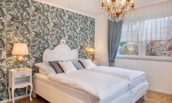Oberrotweil Apartment | Holiday Apartment 'Hortensie' with Private Garden, Balcony and Wi-Fi