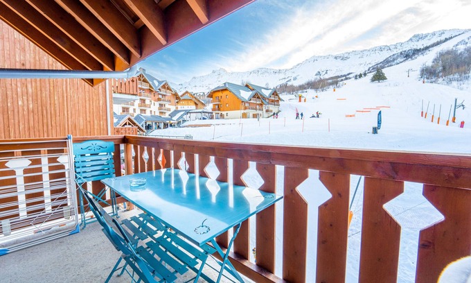 Saint-Francois-Longchamp Apartment | Holiday Apartment "Sfl 1 Couchages" with Balcony, Shared Pool & Wi-Fi