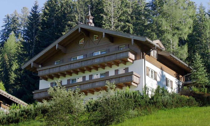 Dienten am Hochkoenig Apartment | Holiday apartment with pool and sauna in the house