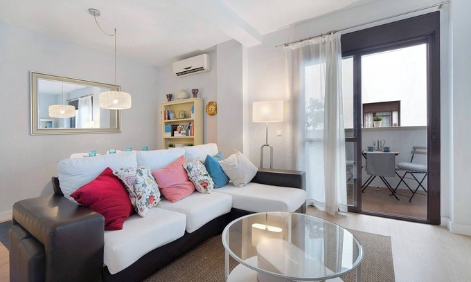 Jerez de la Frontera Old Town Apartment | Holiday Apartment Jerez Centro Histórico with Open Terrace & Wi-Fi