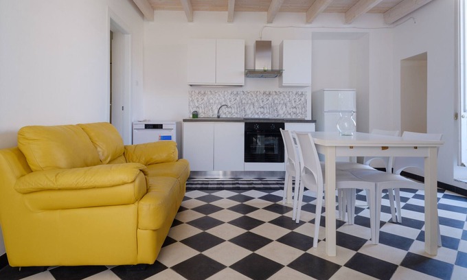 Centro Storico Apartment | Holiday Apartment Marina 1 with Balcony, Open Terrace & Wi-Fi