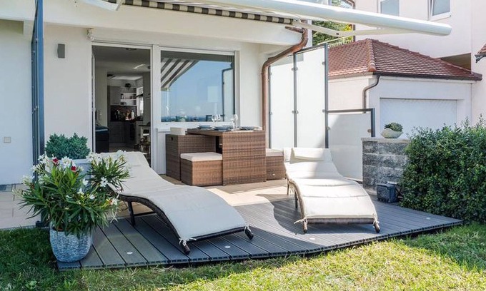 Unteruhldingen Apartment | Holiday Apartment 'Krautter' with Lake View, Private Terrace and Shared Garden