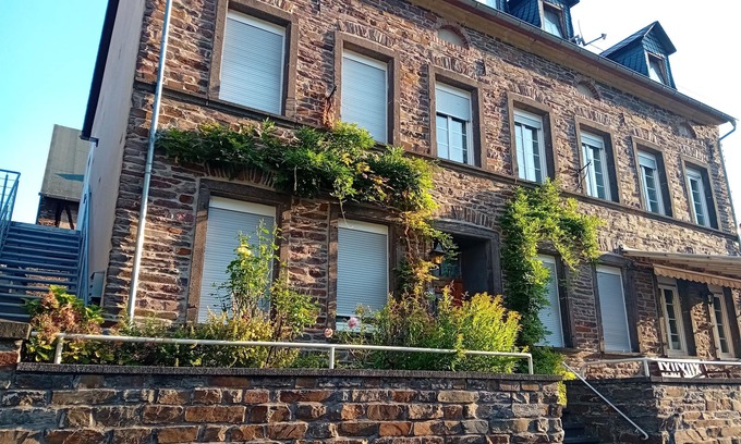 Poltersdorf Apartment | Holiday Apartment "Villa Eisfeld I" an the Mosel