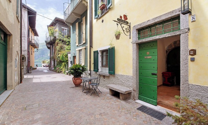 Mandello del Lario Apartment | Holiday Apartment "Moto Guzzi Le Coccinelle Home" with Lake View & Wi-Fi