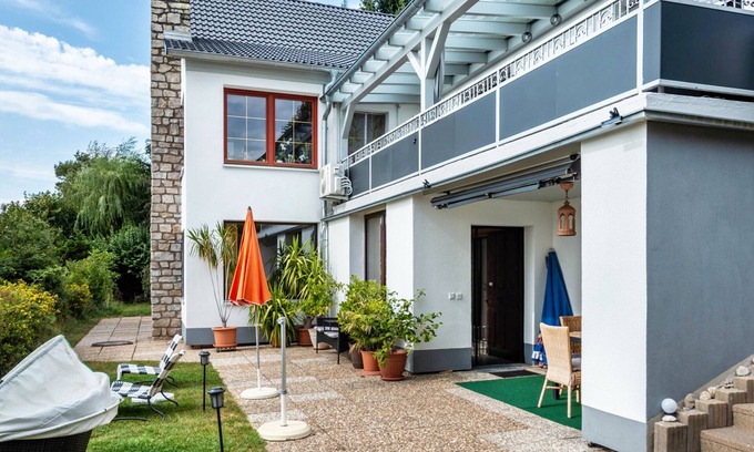 Schillingsfuerst Apartment | Holiday Apartment 'Brenda' with Private Terrace, Private Garden and Wi-Fi